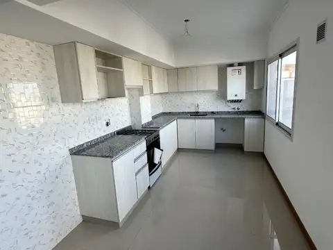 MONO AMB. AMPLIO CON BCON SEMI ATERRAZADO CON VISTA ABIERTA A ESTRENAR