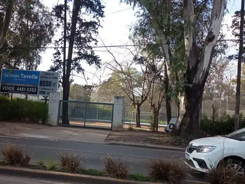 Excepcional fracción 8550 m2 sobre Av. Martín Fierro Parque