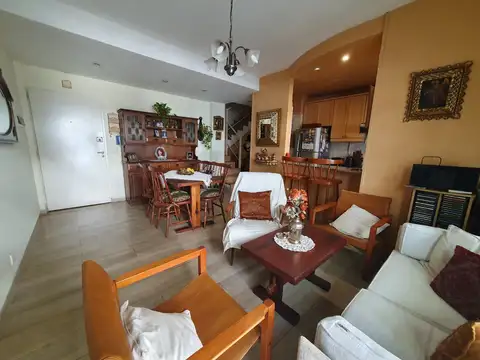 Depto Tipo Casa en Venta de 3 ambientes