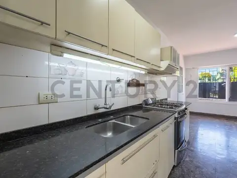 VENTA CASA 4 ambientes CASTELAR SUR pileta apto credito