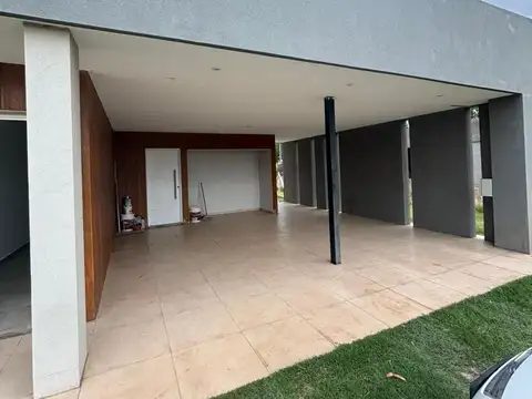 Vicente Lazaretti  200, Barrio Plaza Pueblo, Cipolletti