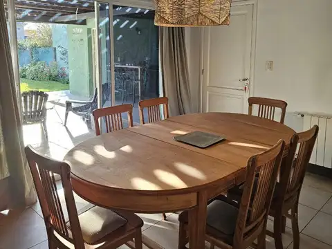 Casa en Alquiler con 2 cocheras
