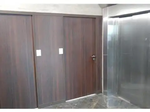 Oficina en Venta con 18 cocheras