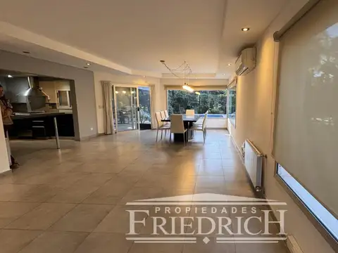 Casa en Venta con 4 cocheras