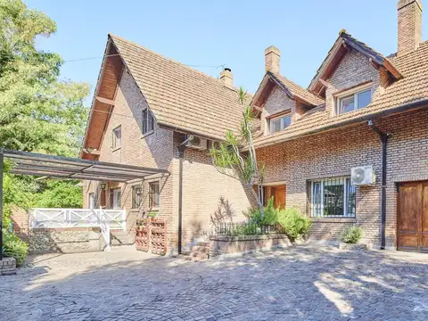 Casa en Venta con 2 cocheras