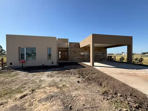 Venta casa con pileta - Fincas de San Vicente Joven