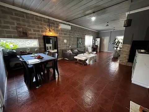 Casa 5 ambientes con 1 baño