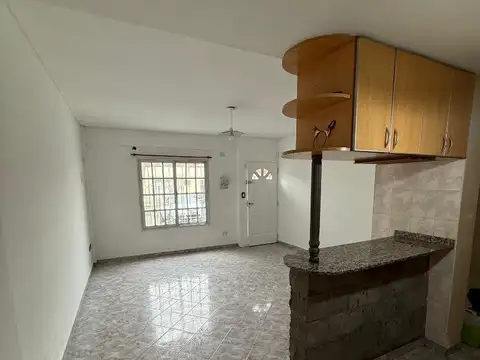 Depto Tipo Casa en Alquiler de 2 dormitorios