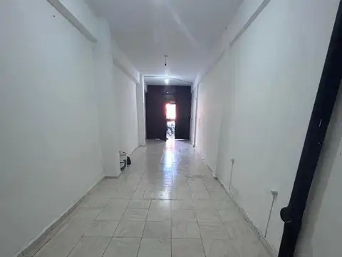 LOCAL/OFICINA - JUAN B. JUSTO 385.-