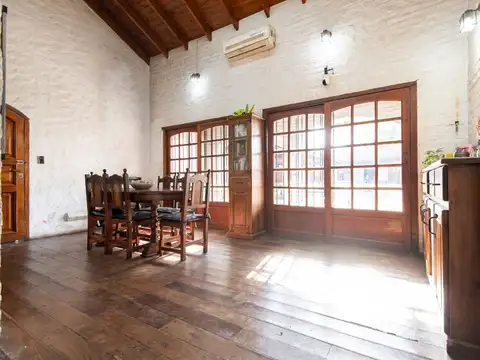 Casa 5 ambientes con 2 baños