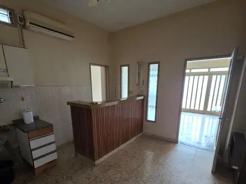 Amplia casa en alquiler