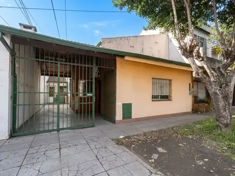 Casa 5 ambientes con 1 baño