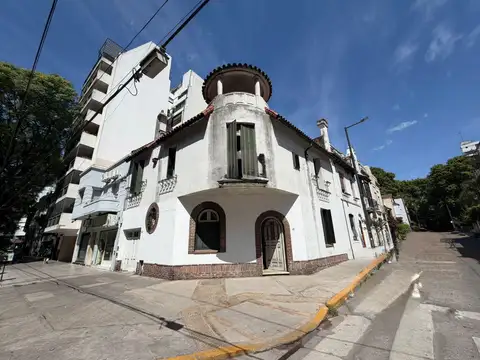 Av Elcano 3100 esq. Corregidores