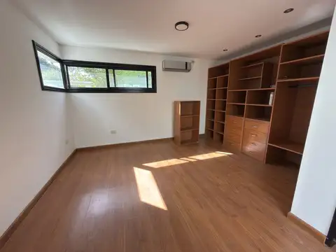 Casa en Venta en City Bell [Cod: 084056]