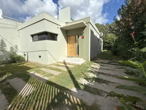 Casa en Venta en City Bell [Cod: 084056]