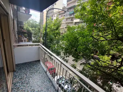 Impecable 2 ambientes al frente con balcón