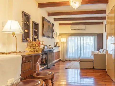 Casa 4 ambientes con enorme jardín en San Martín