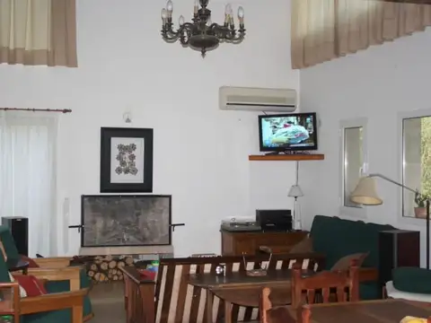 Casa en Alquiler en Barrio Cube, $ 1.200.000