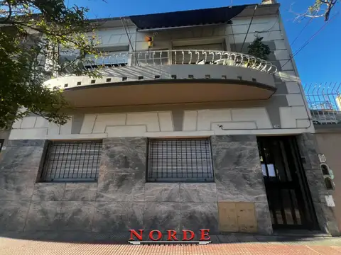 VENTA •PH•LINIERS •TRES AMBIENTES •PLANTA BAJA• PATIO