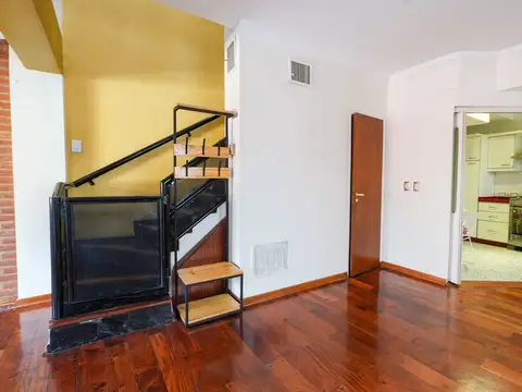 Depto Tipo Casa 4 ambientes con 2 baños