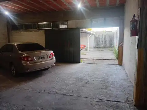 Venta en Block de 7 cocheras cubiertas en zona centro!