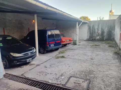 Venta en Block de 7 cocheras cubiertas en zona centro!
