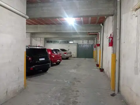 Venta en Block de 7 cocheras cubiertas en zona centro!