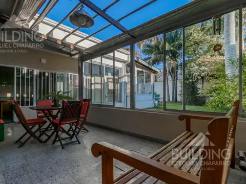 Casa en  venta-patio-jardin-galeria-cochera-4 dormitorios