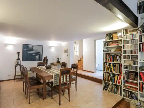 Casa en Venta con 2 cocheras