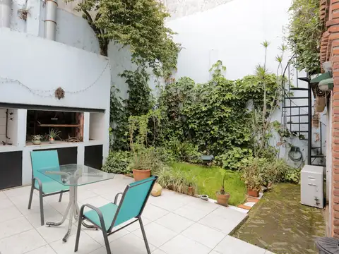 CHALET 6 AMB. S/LOTE 8,66 X 25 . GGE 2 AUTOS 5 BAÑOS PARQUE PARILLA