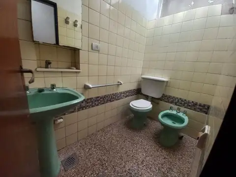Depto Tipo Casa en Venta 80 años