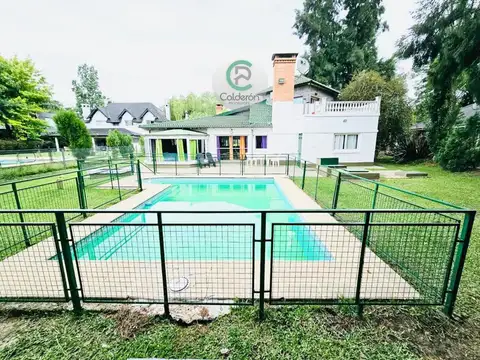 Casa 5 ambientes con 4 baños