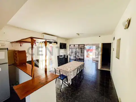 VENTA CASA DOS DORMITORIOS CON PILETA VILLA MUGUETA SANTA FE