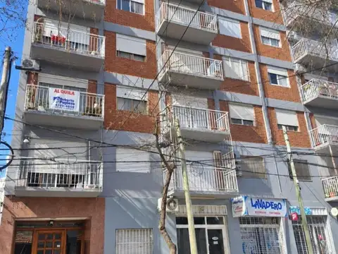 Debenedetti 1300, Piso 4°