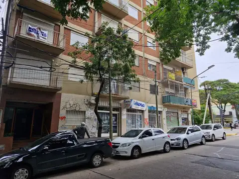 Departamento 2 ambientes La Lucila vías a Maipú