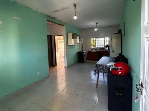 VENTA CASA 4 AMBIENTES EN MERLO