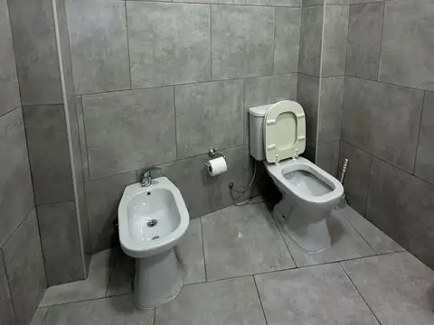 Oficina en Alquiler en Lomas del Mirador, $ 160.000