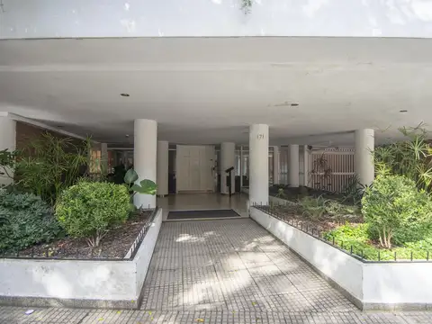 Departamento dos ambientes con doble cochera en San Isidro