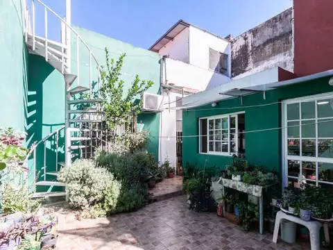 Casa de 3 amb en venta c/quincho, cochera y patio