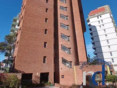 De las Ballenas 100, Piso 4