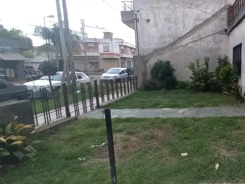 Depto Tipo Casa en Alquiler de 3 ambientes