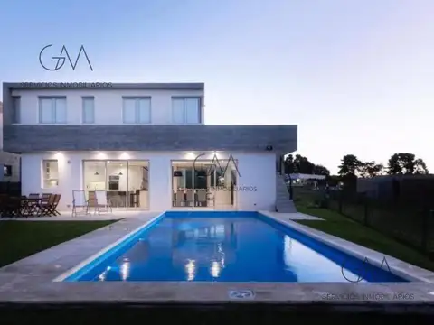 Casa 5 ambientes con 4 baños