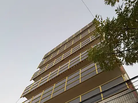 MONOAMBIENTE AMPLIO EN EL CENTRO DE VILLA BALLESTER