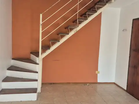 Departamento en Alquiler en Lisandro De La Torre, $ 550.000