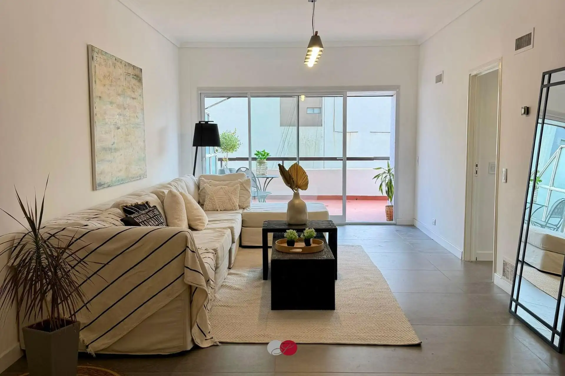 Departamento 4 amb amoblado con balcón terraza y cochera — Centro
