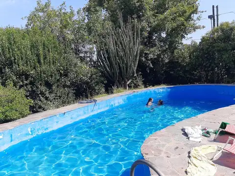 Hermosa casa quinta en el límite de Glew y Guernica