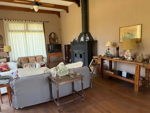 Casa 8 ambientes con 4 baños