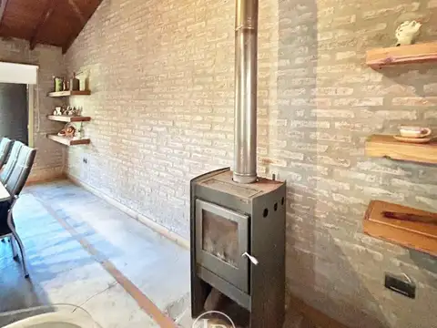 Casa 4 ambientes con 2 baños
