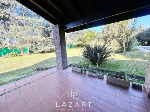Casa en Alquiler con 4 cocheras