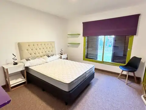 Casa en Alquiler con 4 cocheras